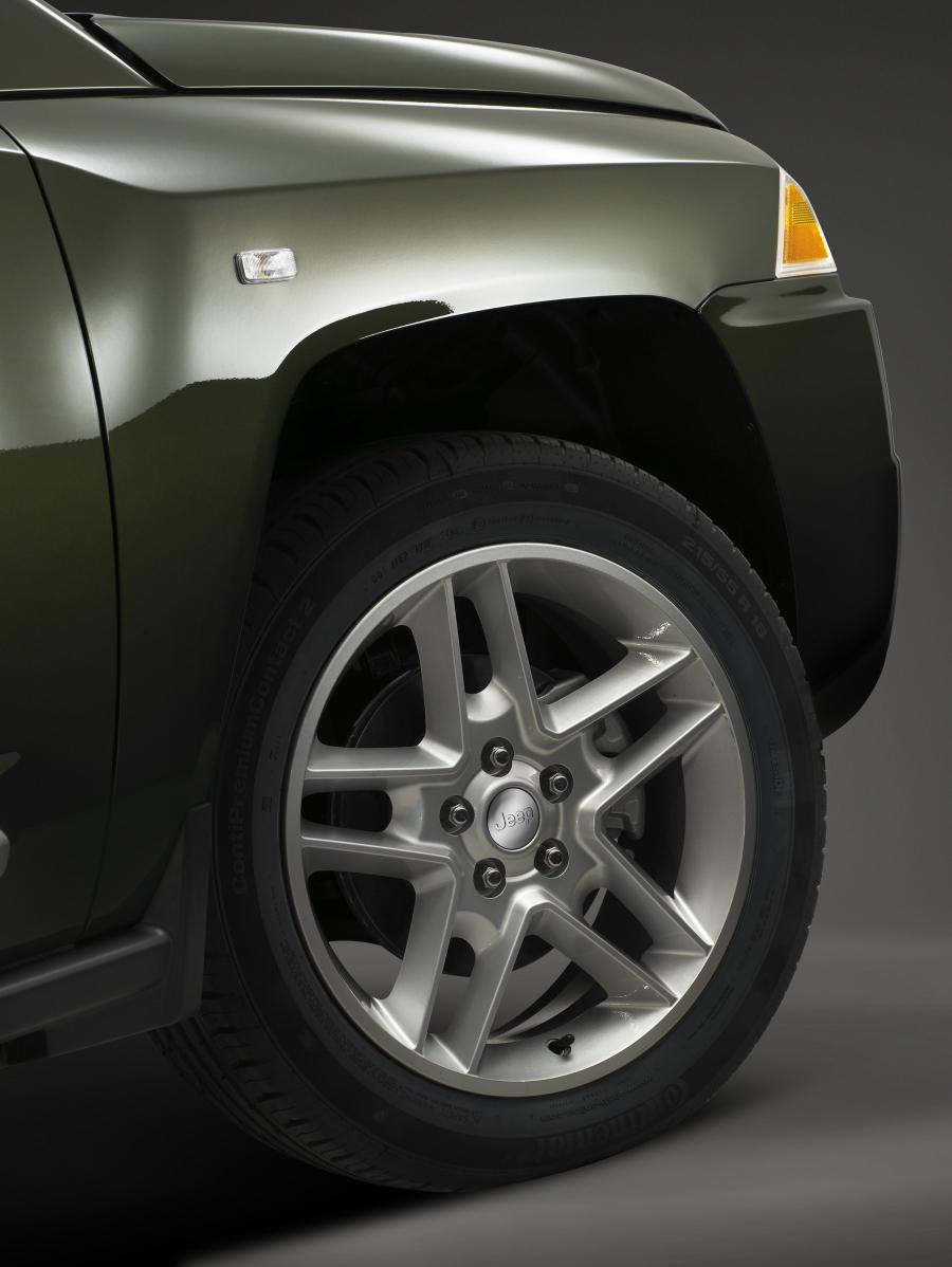  Jeep Compass 2009 года  (фото 15 из 29)